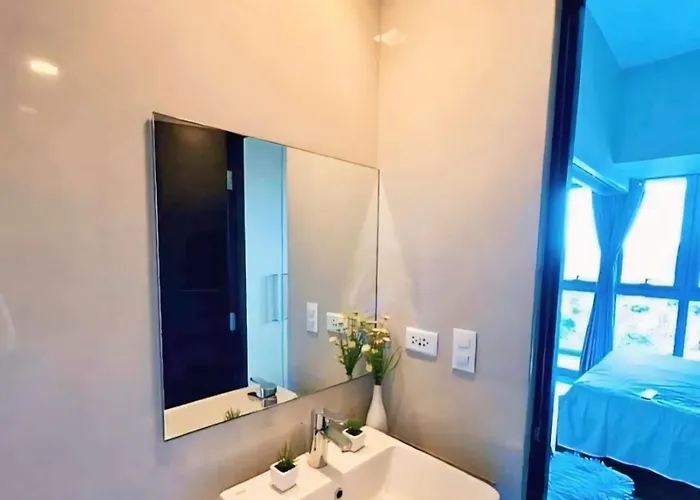 Apartahotel Uptown Parksuite Tower 2 Bgc With Balcony *