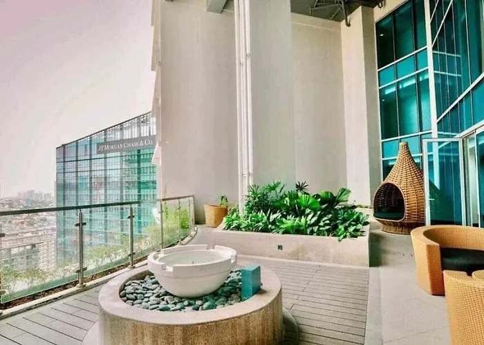 Apartahotel Uptown Parksuite Tower 2 Bgc With Balcony Manila