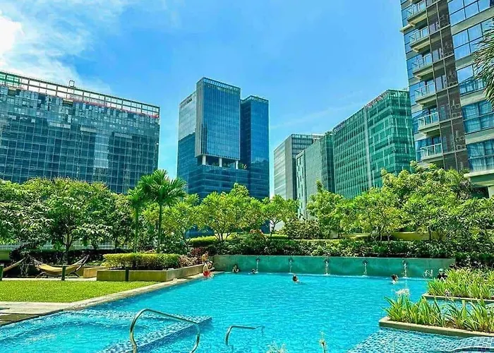 Uptown Parksuite Tower 2 Bgc With Balcony