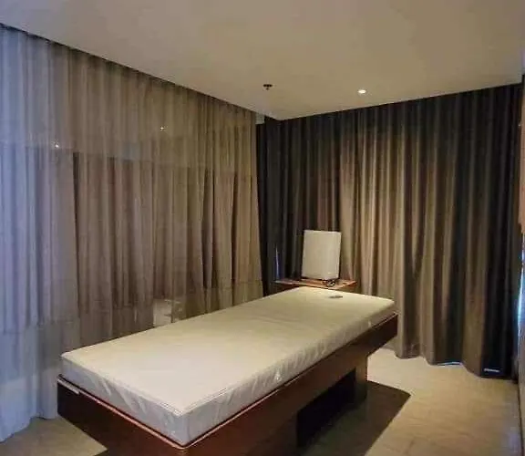 Uptown Parksuite Tower 2 Bgc With Balcony Manila