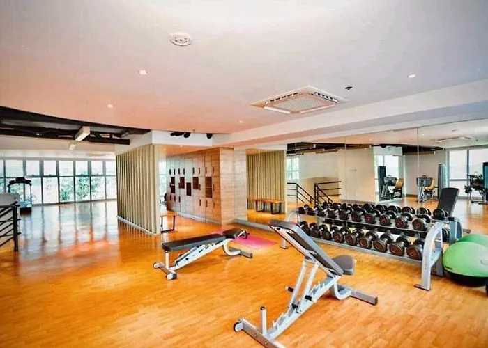 Apartahotel Uptown Parksuite Tower 2 Bgc With Balcony Manila