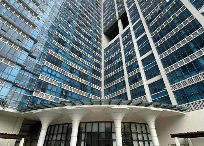 Apartahotel Uptown Parksuite Tower 2 Bgc With Balcony *