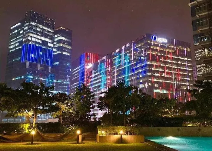 Uptown Parksuite Tower 2 Bgc With Balcony *
